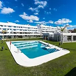 Luxury Apt. Aranya Pool And Parking Апартаменты *