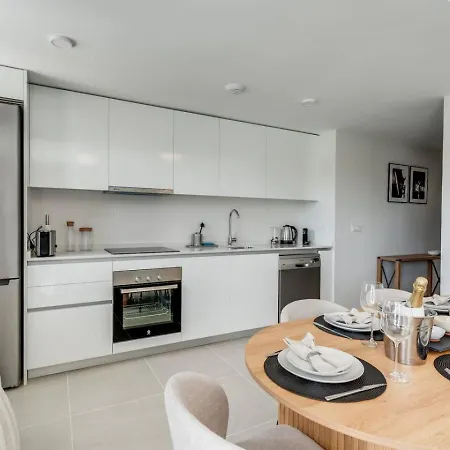 Luxury Apt. Aranya Pool And Parking Apartamento